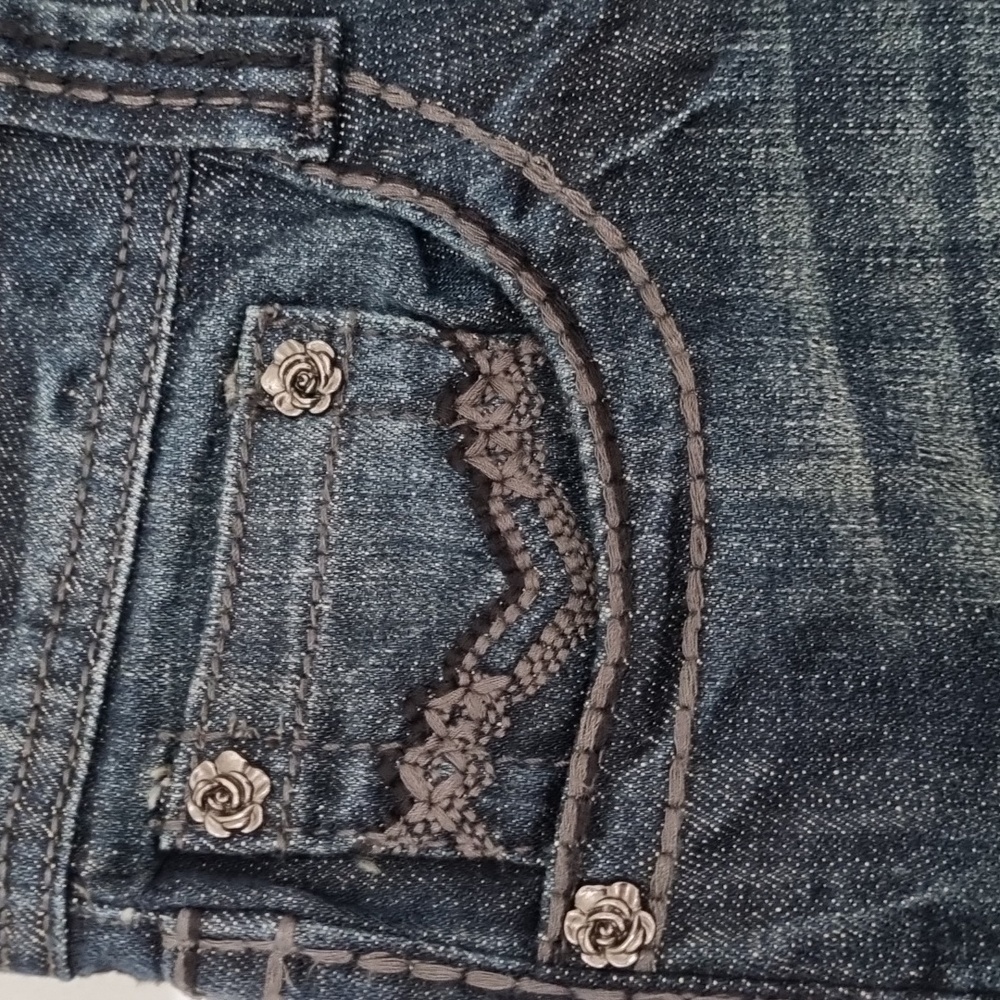 Rose Royce, dark blue denim shorts, rose button and stud details, size 27 5/6 - Picture 3 of 14